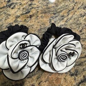 Elegant Black and White Floral Hair Accessories
